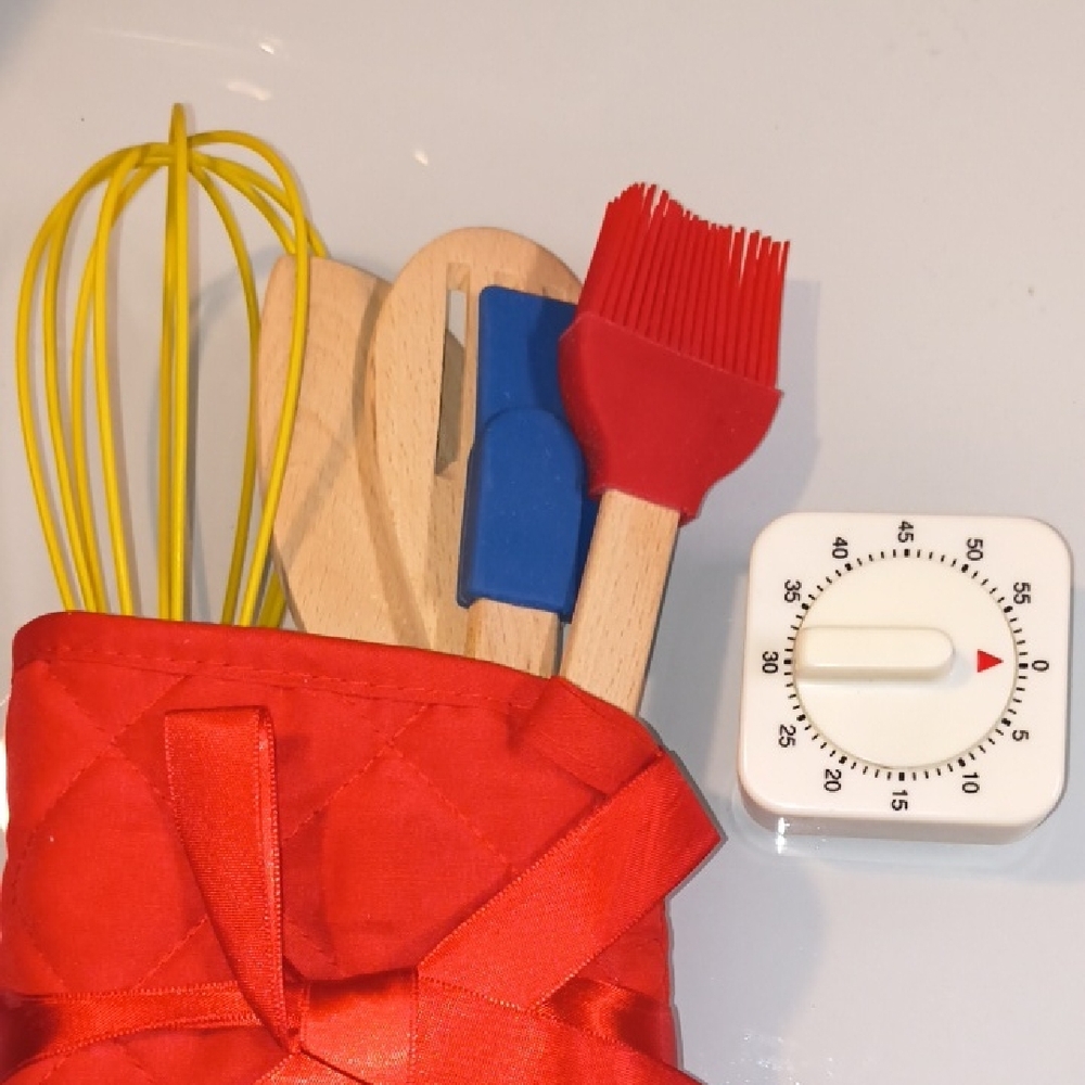 Avon 7 Piece Baking Gift Set with Timer